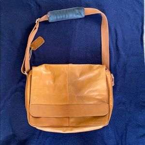 Kenneth Cole Reaction Leather Messenger Bag